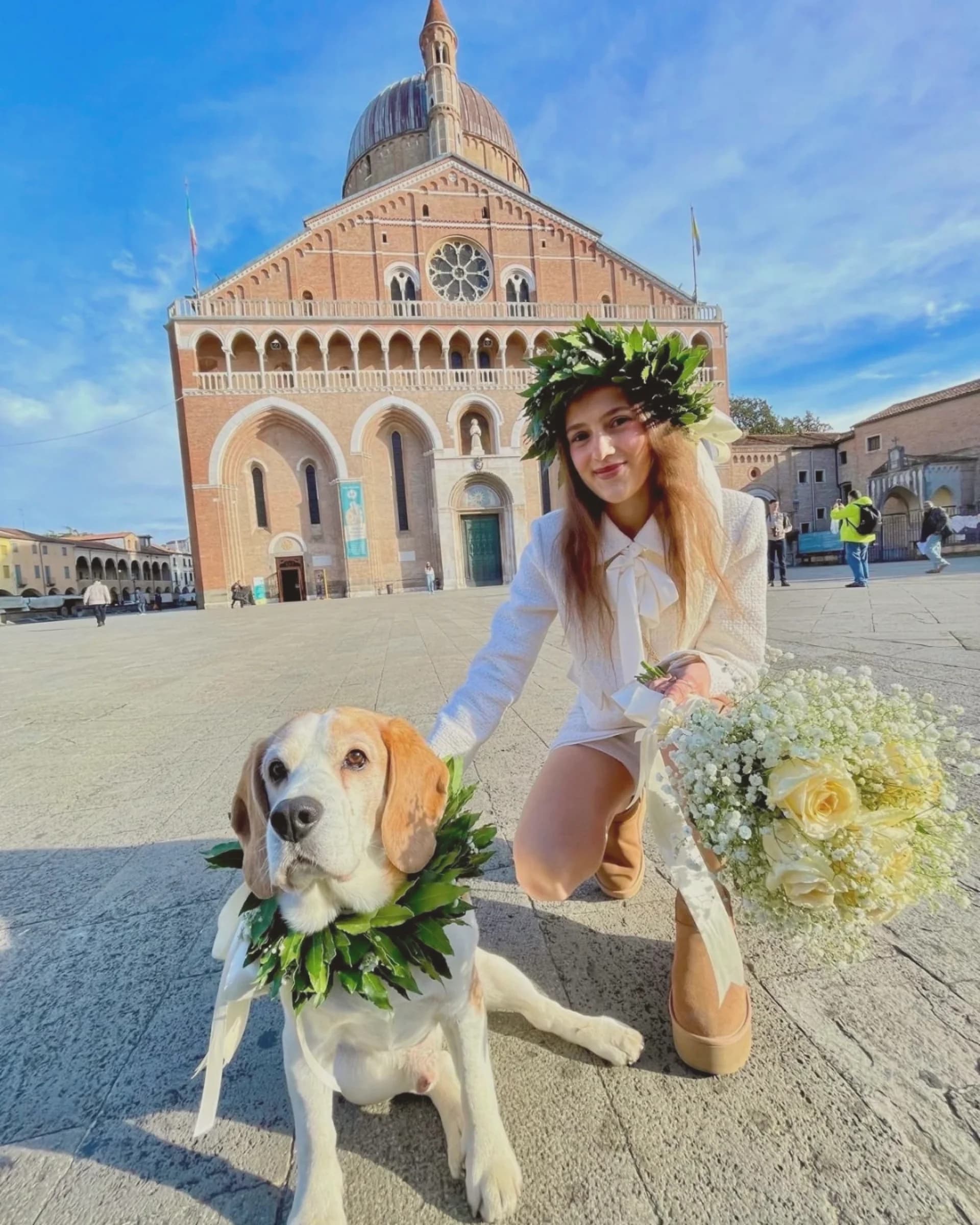 Letizia Bormolini il giorno della laurea in Dietistica all'Università di Padova, con il cane Giotto